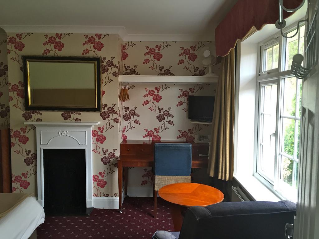 The Royal Standard Guest House Virginia Water Exterior foto